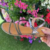 Zoom sur nos Tropéziennes à strass ... 📷 qui illumineront toutes vos tenues !✨
#chaussures #sandales #tropéziennes #été #summer #fashion #mode #shopping #yssingeaux #lepuyenvelay #hauteloire43