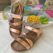 Zoom sur ces modèles, incontournable de l’été aux couleurs brillantes. 🦄🌸🦩💕🌺

📍À retrouver chez Chaussures Breysse Moulin à Yssingeaux
💻 ou sur notre site internet : https://chaussures-breysse-moulin.com/30-filles
.
.
.
.
.
.
 #été #shopping #été2023 #yssingeaux #enfants #kids #sandales #sandalescuir #sneakers #sneakerstyle #sneakershoes